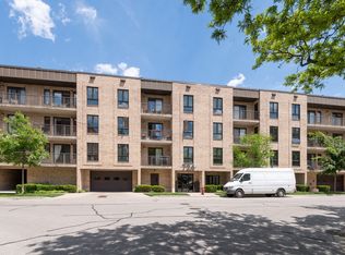 724 12th St APT 102, Wilmette, IL 60091