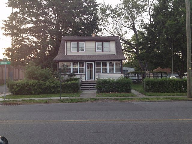 1st image of 22-01 Morlot Ave