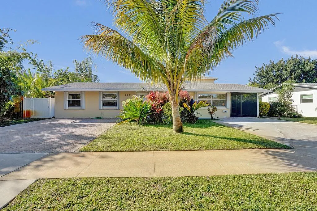 6 bed, 4.0 bath, 2823 sqft, $5,695 — Photo 1