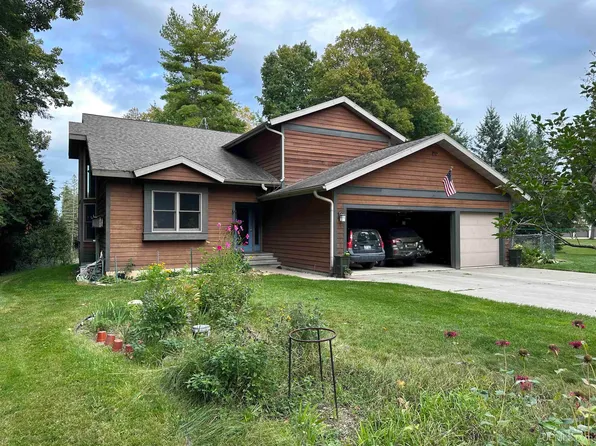 4318 K Rd, Bark River, MI 49807