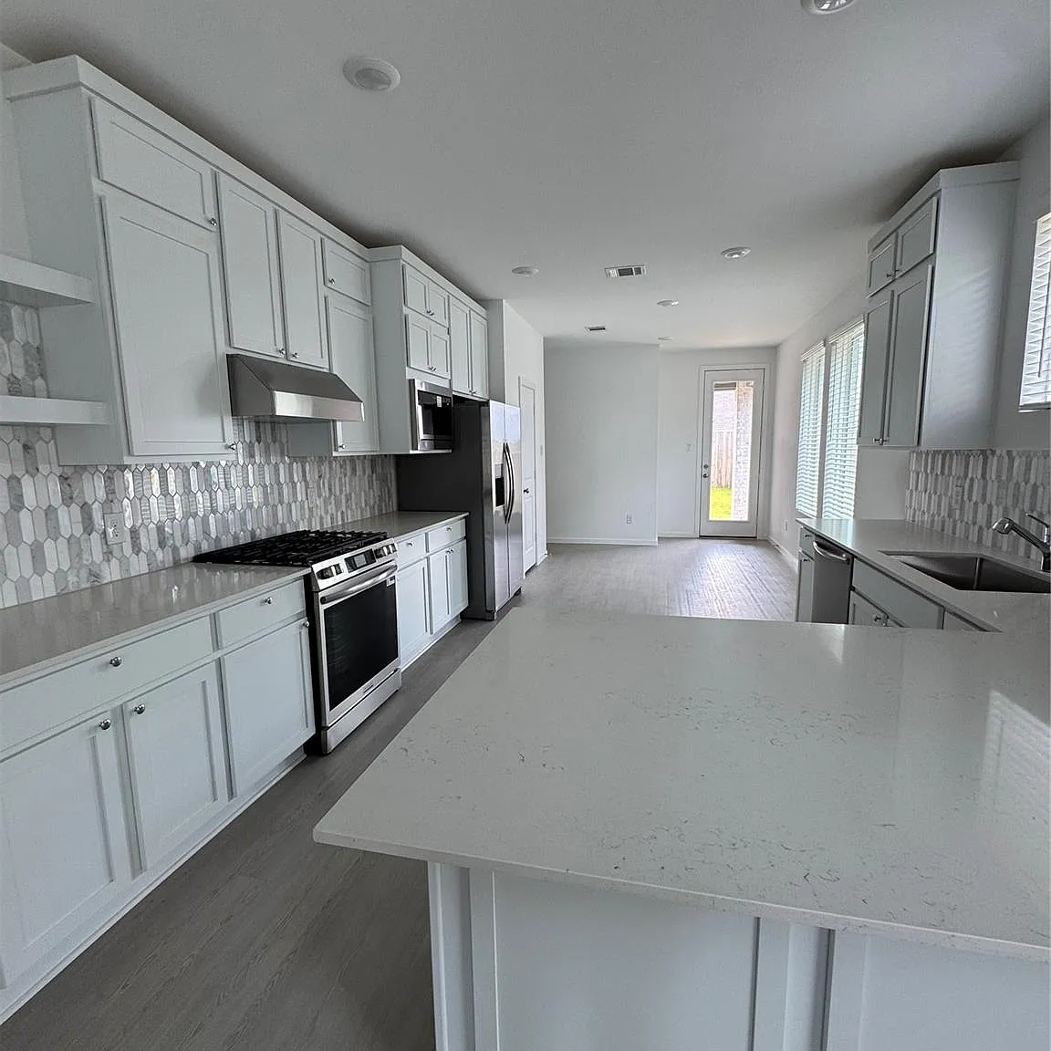 4 bed, 2.0 bath, $2,450 — Photo 3