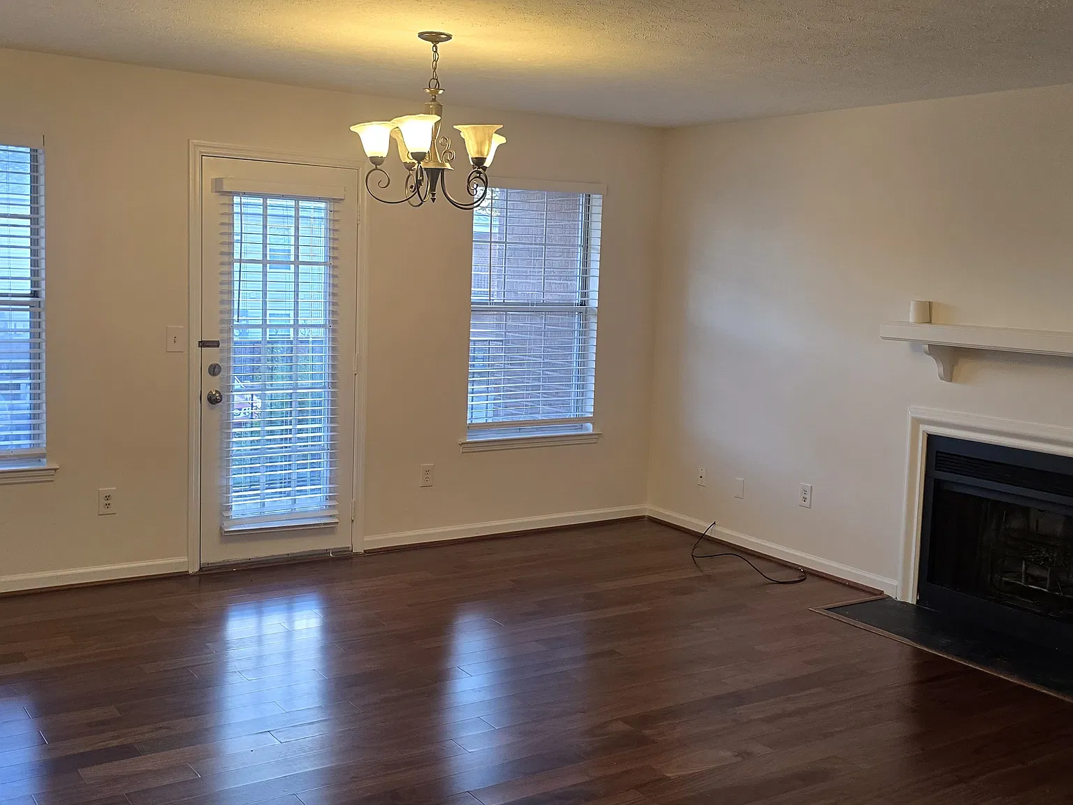 2 bed, 1030 sqft, $1,700 — Photo 2