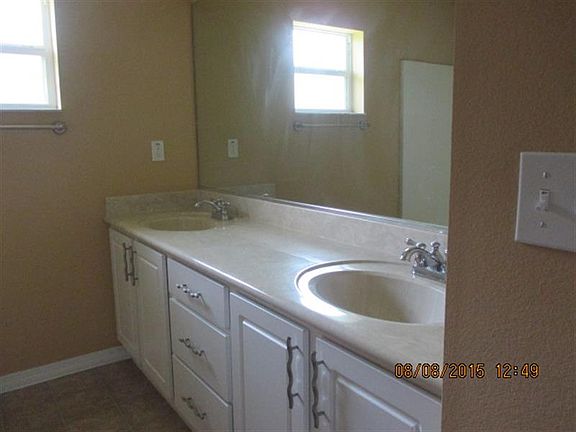 5th image of 256 Westhampton Dr