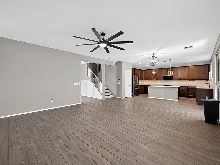 18040 W Louise Dr — Photo 5