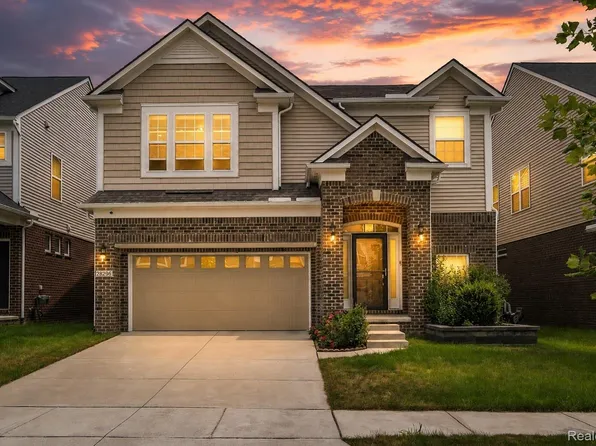 28296 Verona Dr, Novi, MI 48377