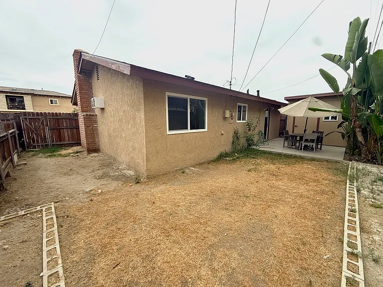 4224 1/2 N La Rica Ave — Photo 14