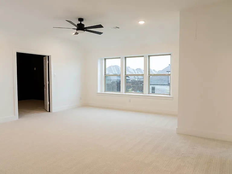 14902 Hometown Dr — Photo 19