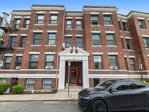 100 Lanark Rd APT 4, Brighton, MA 02135
