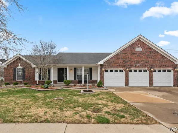 961 Weatherstone Dr, Saint Charles, MO 63304