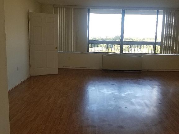 4th image of 3701 S George Mason Dr Unit 1107N