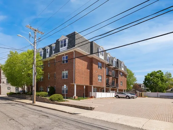 179 Park St Unit 304, Medford, MA 02155