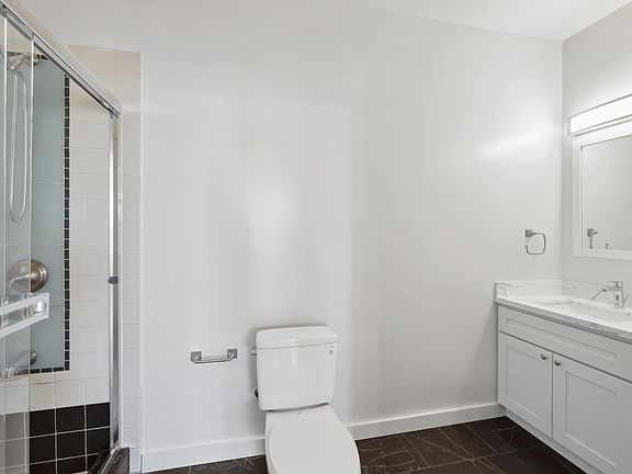 3rd image of 1375 Sacramento St #2