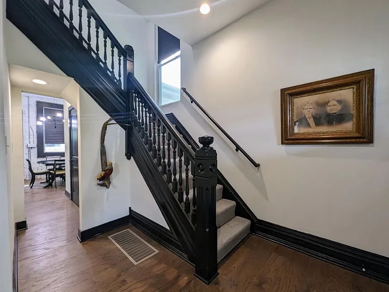 447 Linwood Ave — Photo 2