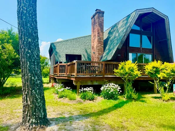 7080 Pine Dr, Chincoteague Island, VA 23336