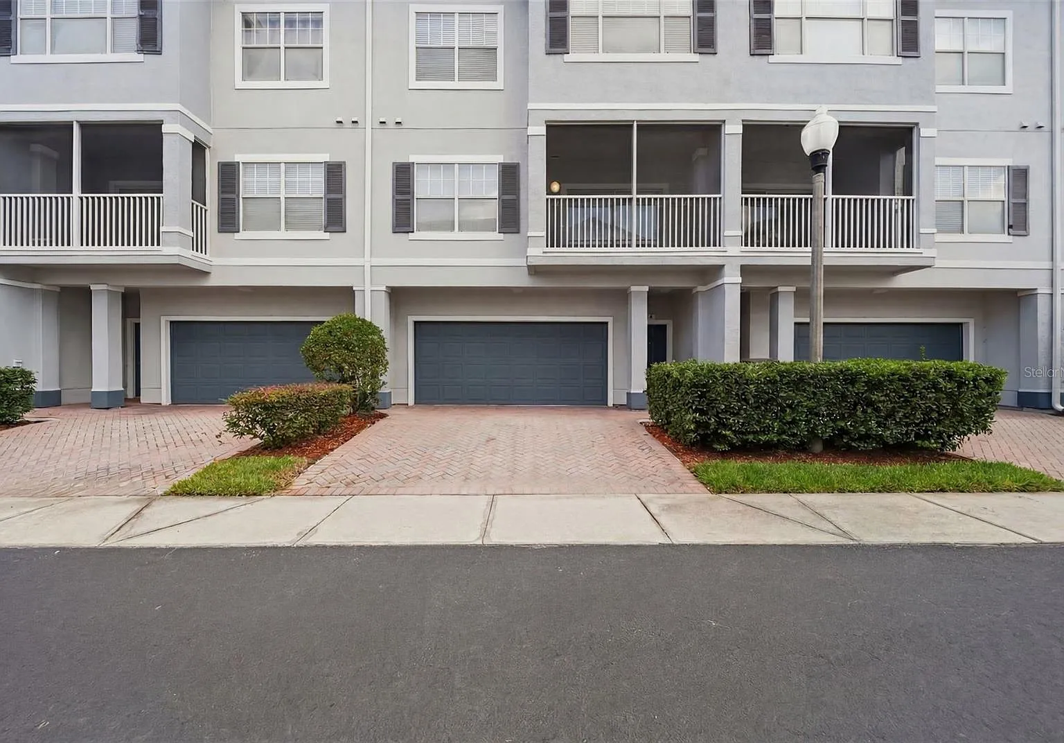 2 bed, 2.5 bath, 1250 sqft, $2,400 — Photo 2