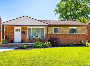 24050 Scotia Rd, Oak Park, MI 48237