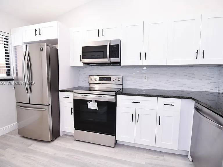 2315 SW 22nd Ave #2020 — Photo 2
