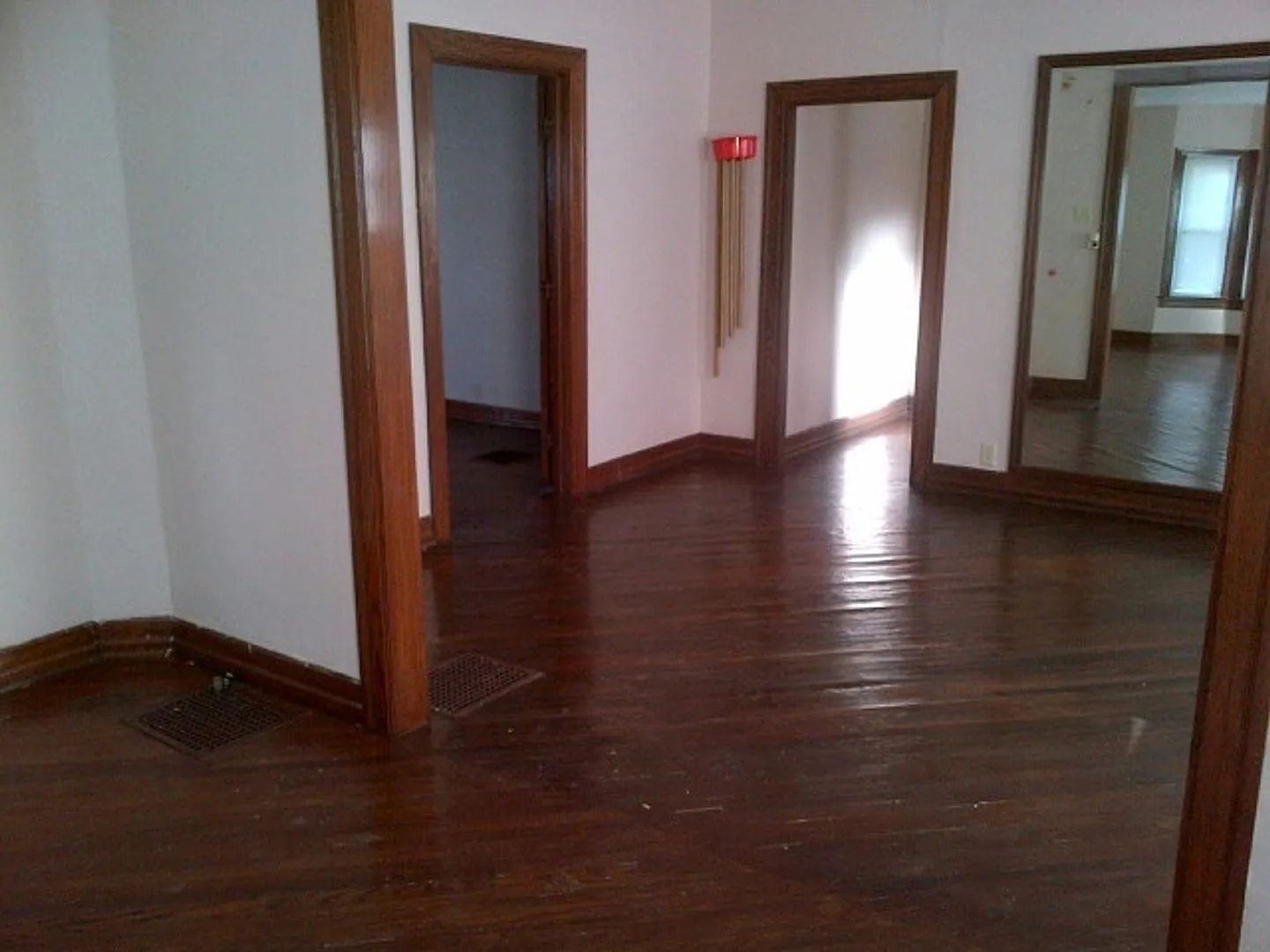 Candy Stripe Home! 4 Bd/2 Ba — Photo 4