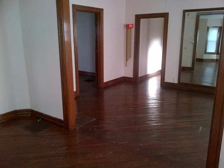 800 N Lincoln St — Photo 4