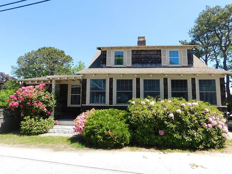 70 E Grand Ave — Photo 38