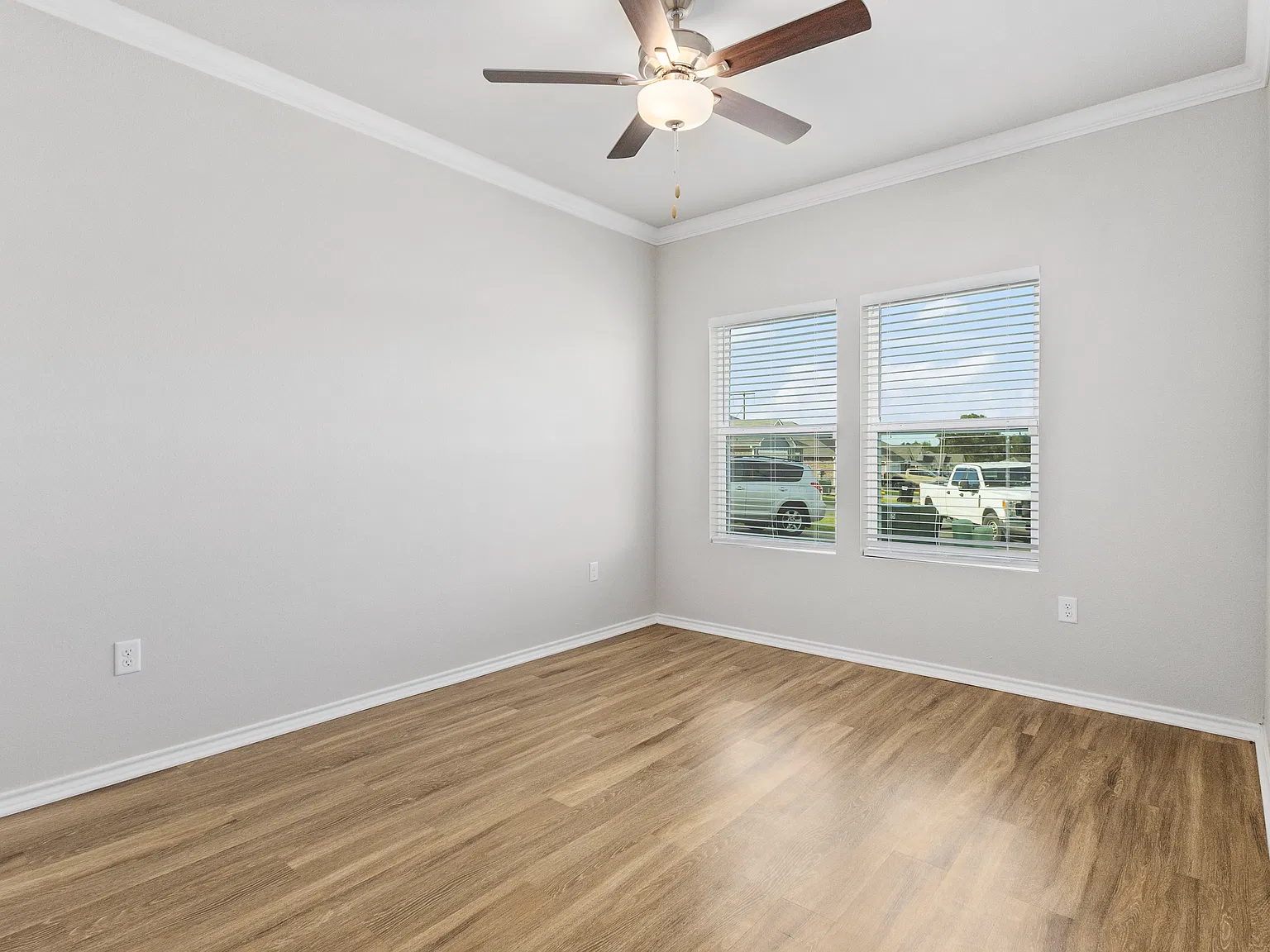 1419 Monterey Dr — Photo 4