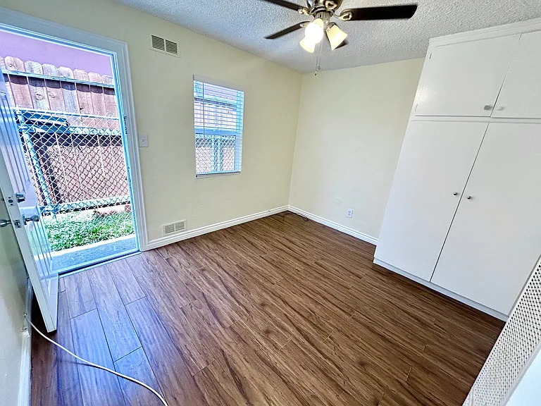 6410 N Paramount Blvd — Photo 5