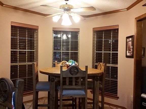 Kitchen eating bay windows, woodblinds