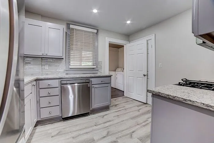 1155 N Main St — Photo 18