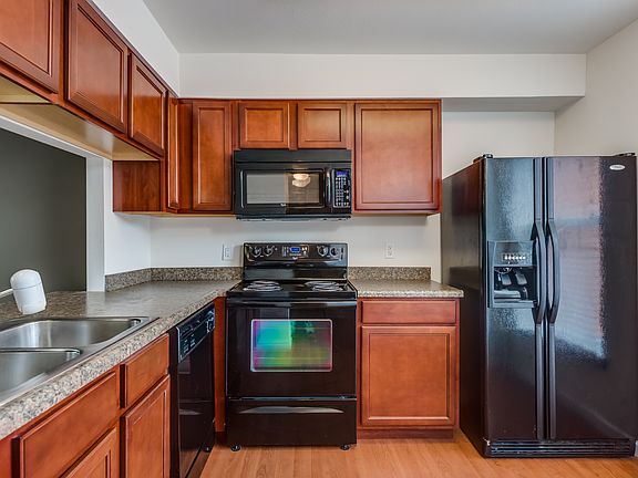 3rd image of 1943 Greenpoint Dr APT 201