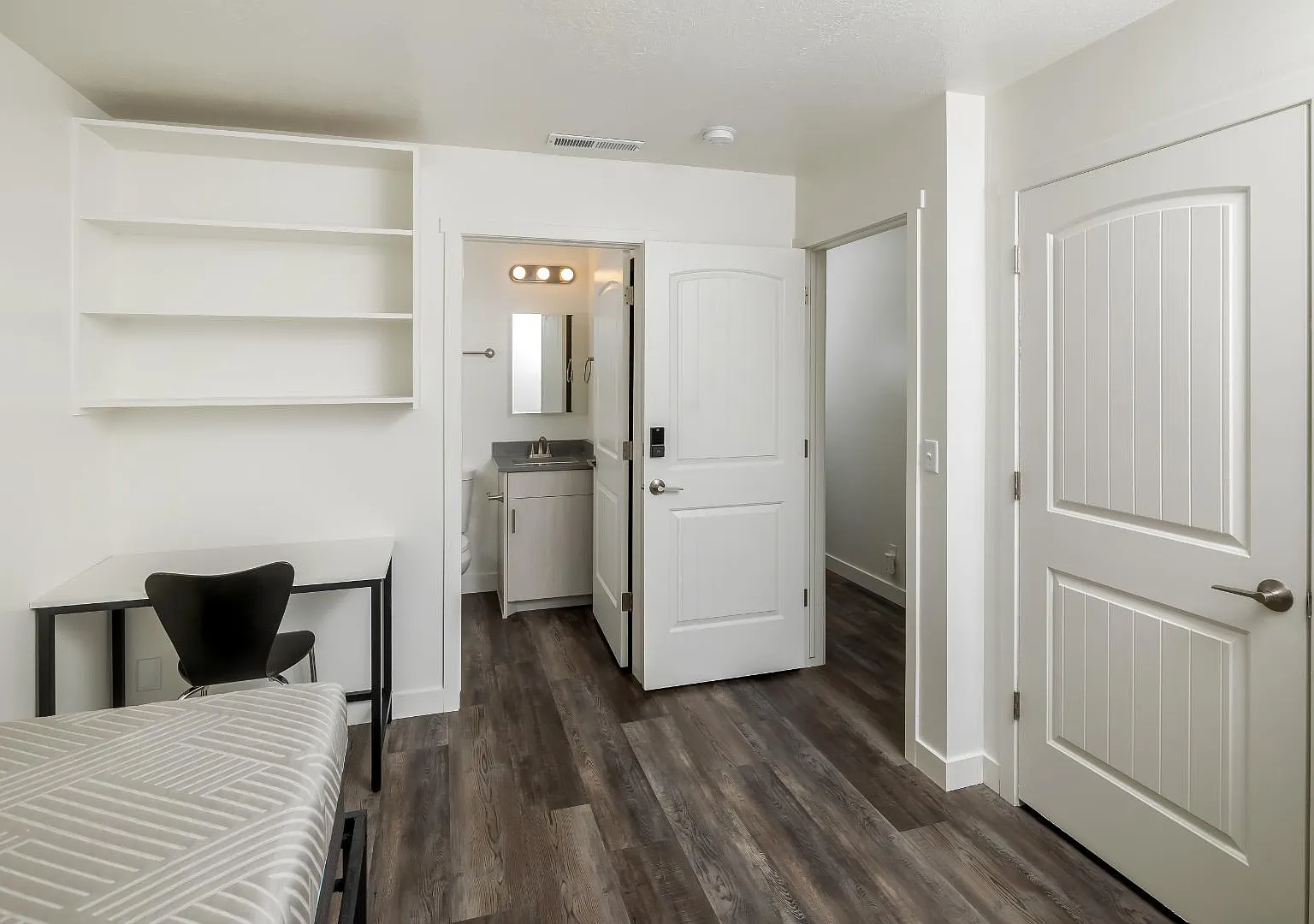 675 E 600 N - Stoneleigh (Private Room, Shared Apt) — Photo 1
