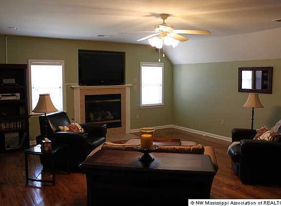 3rd image of 310 S Nicolet Dr