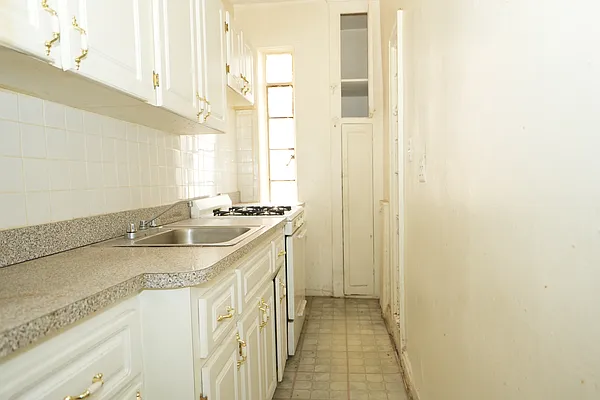 Rented by Norman Raindel, LREB | media 7