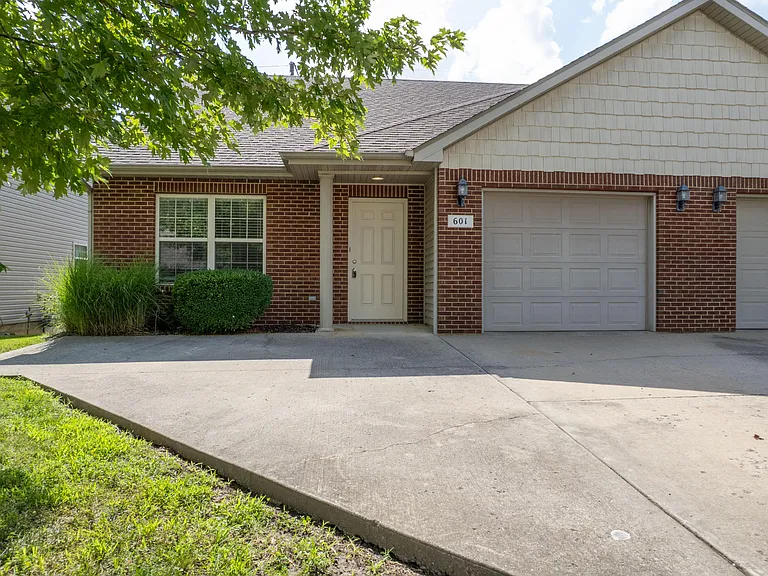 601 Glenstone Dr — Photo 1