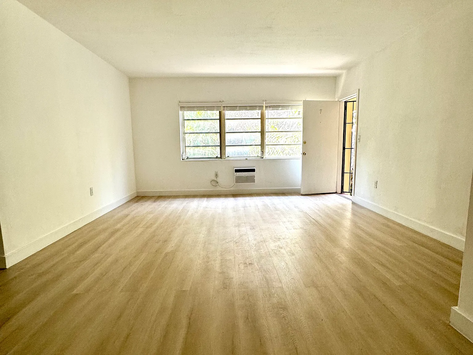 51 Edgewater Dr — Photo 4