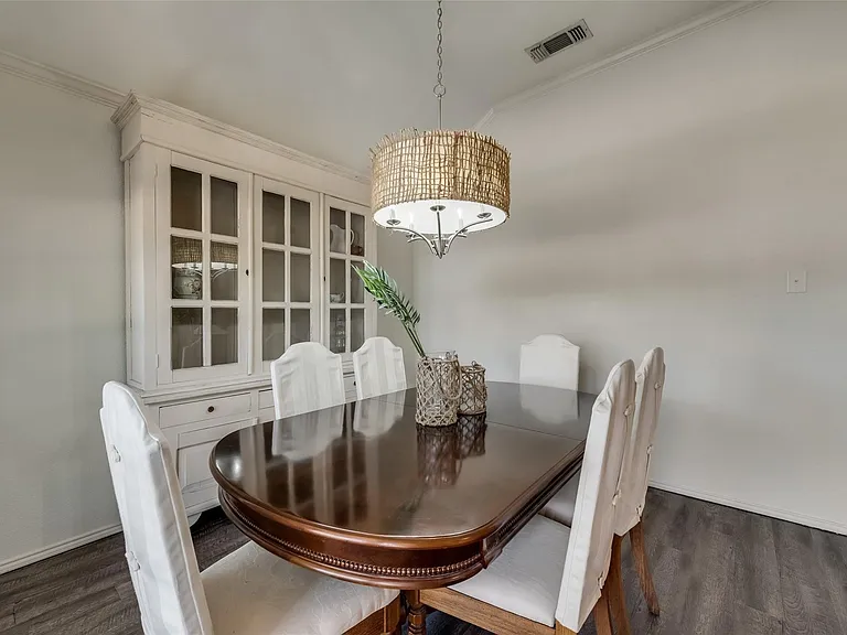 808 Amber Ct — Photo 1