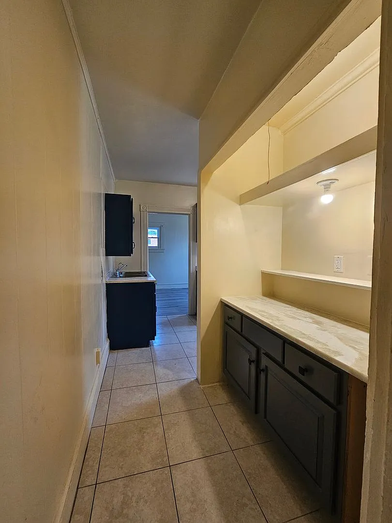 121 Laurel St — Photo 3