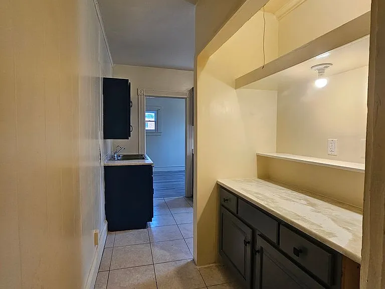 121 Laurel St — Photo 3