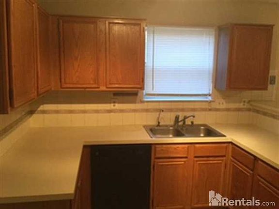 4th image of 1107 Cardinal Oaks Dr