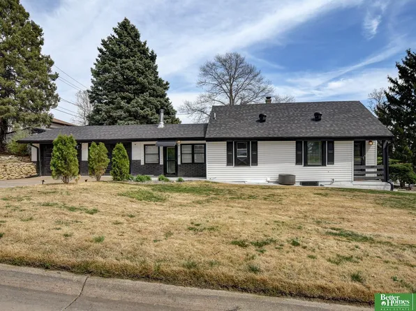 4434 R St, Omaha, NE 68107