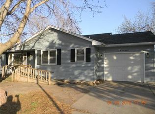 3211 Village Dr, Hastings, NE 68901