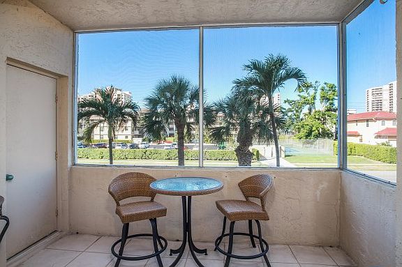 4th image of 921 Seagrape Dr Unit 208