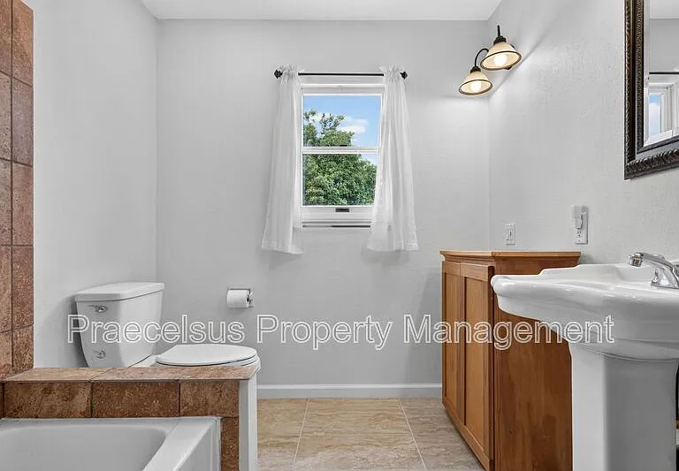 626 Brightwood Ave — Photo 5