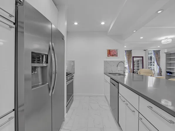 350 West 57th Street image 8 of 16