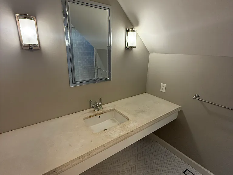 1137 Gilbert Ave — Photo 18