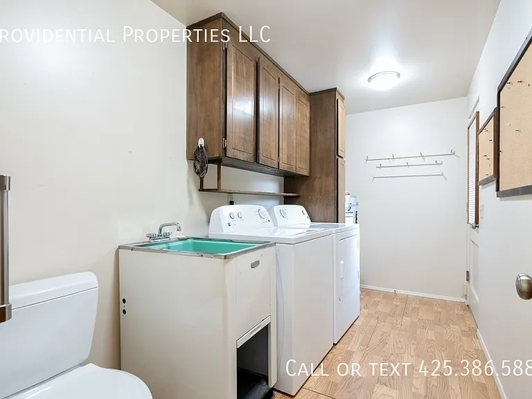 9530 NE 30th St — Photo 12
