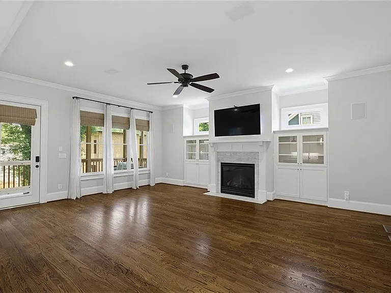 1452 Woodland Hills Dr NE — Photo 14