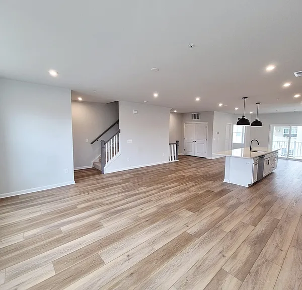 648 Brookwood Glen Ter #B — Photo 23