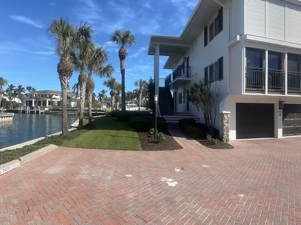 2226 Gulf Shore Blvd N, Naples, FL