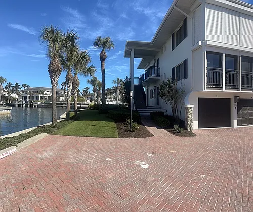 2226 Gulf Shore Blvd N #P3 Photo 1