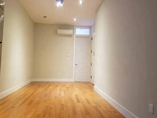 Rented by The Hamilton Group | media 21